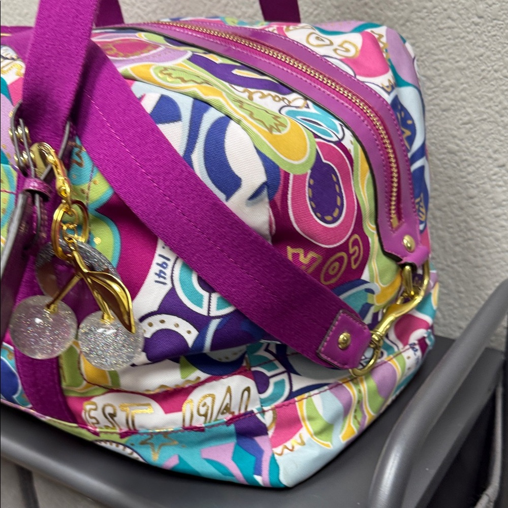 Rare Coach Poppy Graffiti  Duffel with Purple Straps and Luggage Tag- EUC - Picture 4 of 16